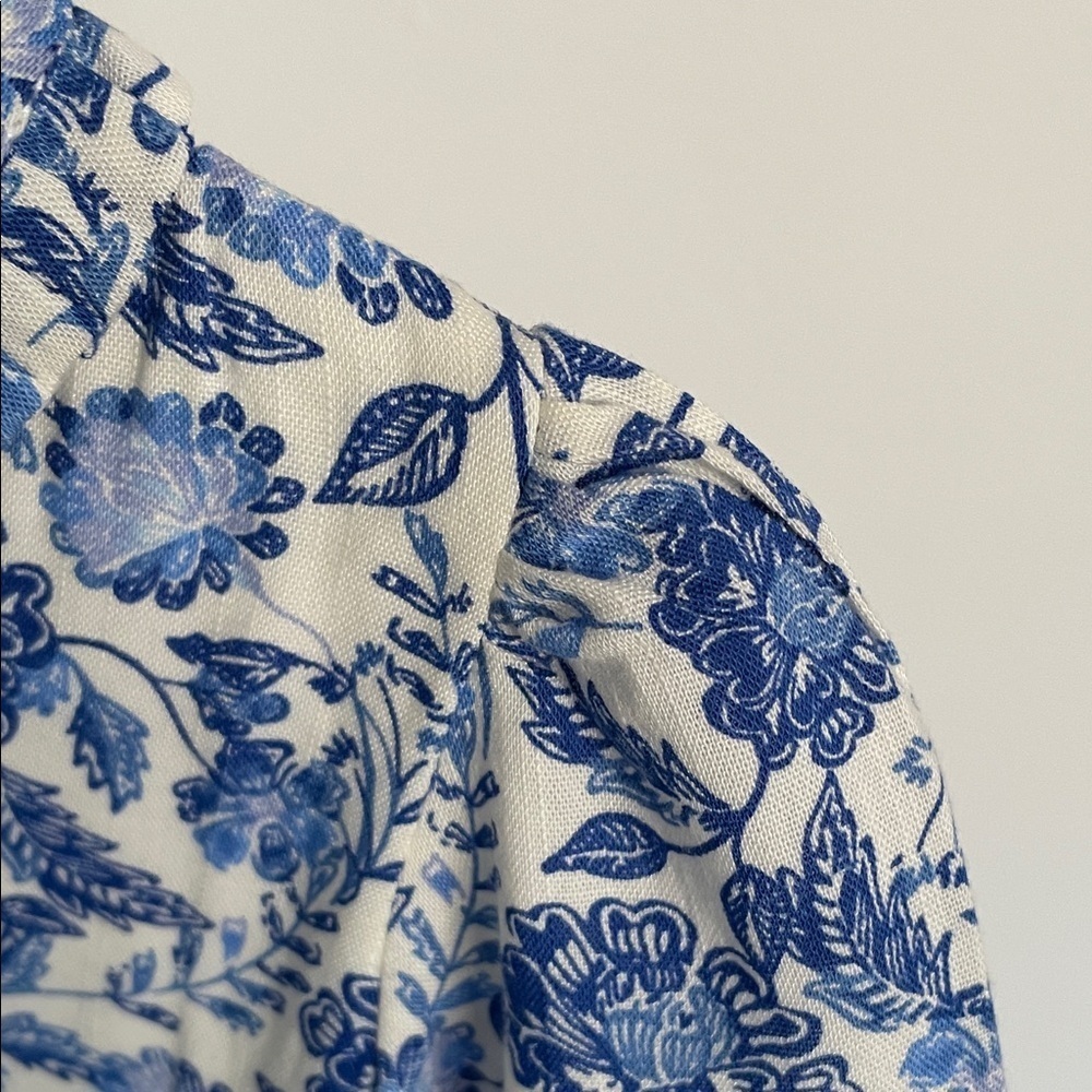Baby girl Floral Blue and White size 9-12 months dress - Picture 4 of 10
